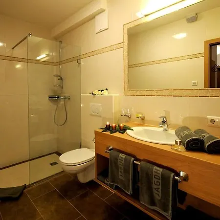 Jagdhof Ligedl 4* مايرهوفن